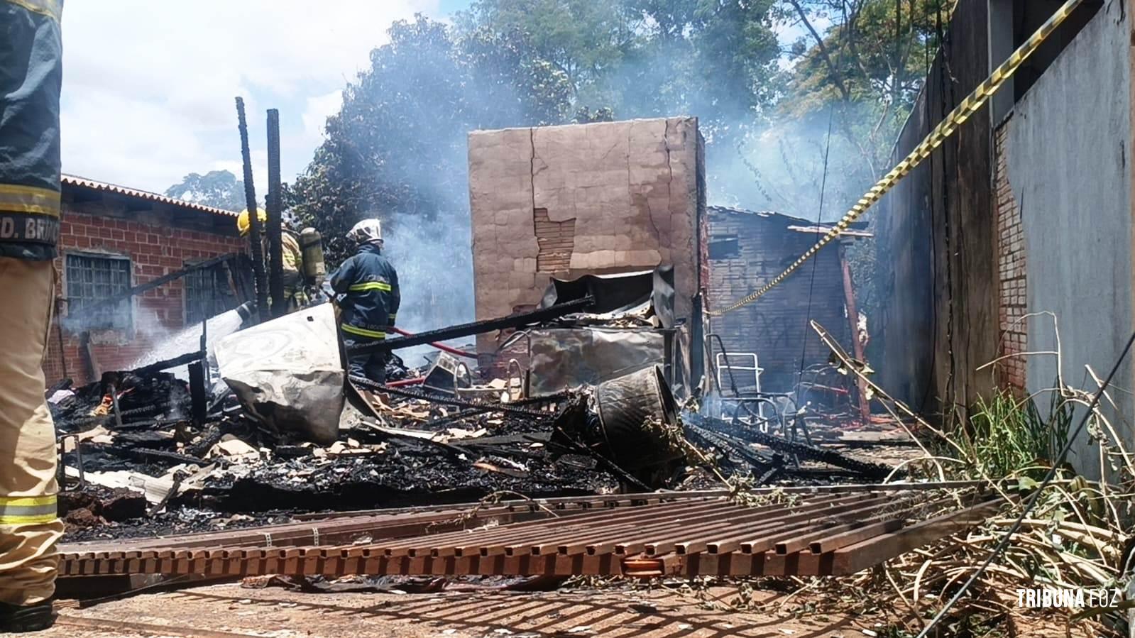 Quatro casas pegam fogo no Jardim Canadá