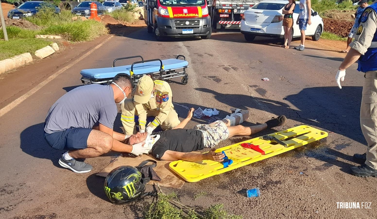 Motociclista argentino fica gravemente ferido após colisão na Av. das Cataratas