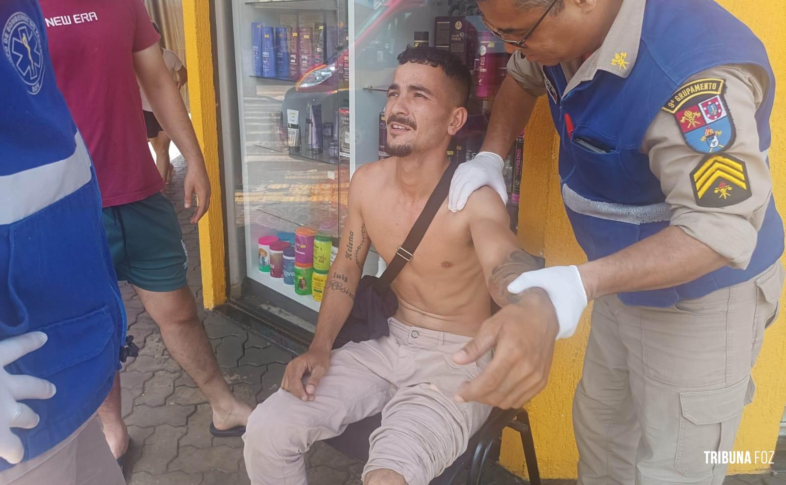 Motociclista é socorrido pelo Siate após colisão na Av. Morenitas Motociclista é socorrido pelo Siate após colisão na Av. Morenitas
