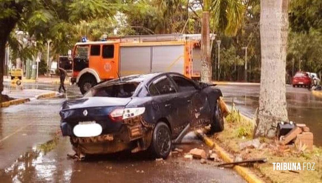 Veículo colide com outros cinco carros no centro de Puerto Iguazu