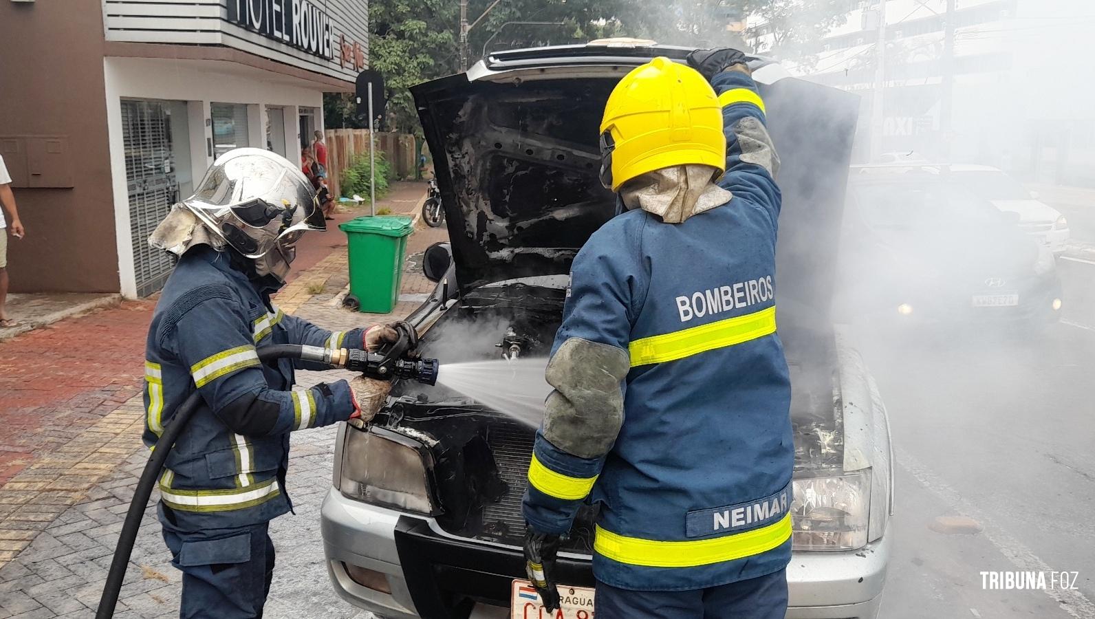 Bombeiros intervém em incêndio veicular no Boicy