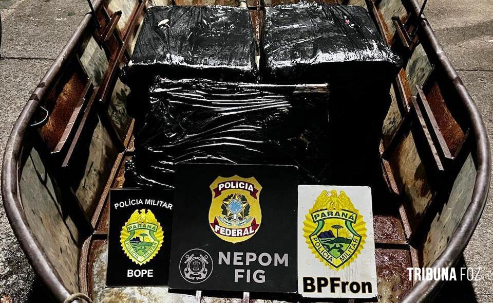 BPFRON, BOPE e PF apreendem embarcação com cigarros contrabandeados em Foz do Iguaçu