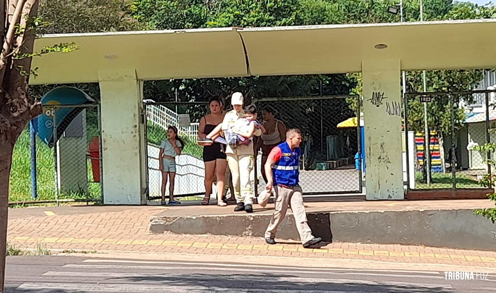 Criança é socorrida pelo Siate após atropelamento na Av. Javier Koelbel