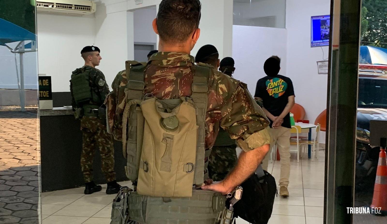 Militares do Exercito Brasileiro prende adolescente com drogas em Santa Terezinha de Itaipu