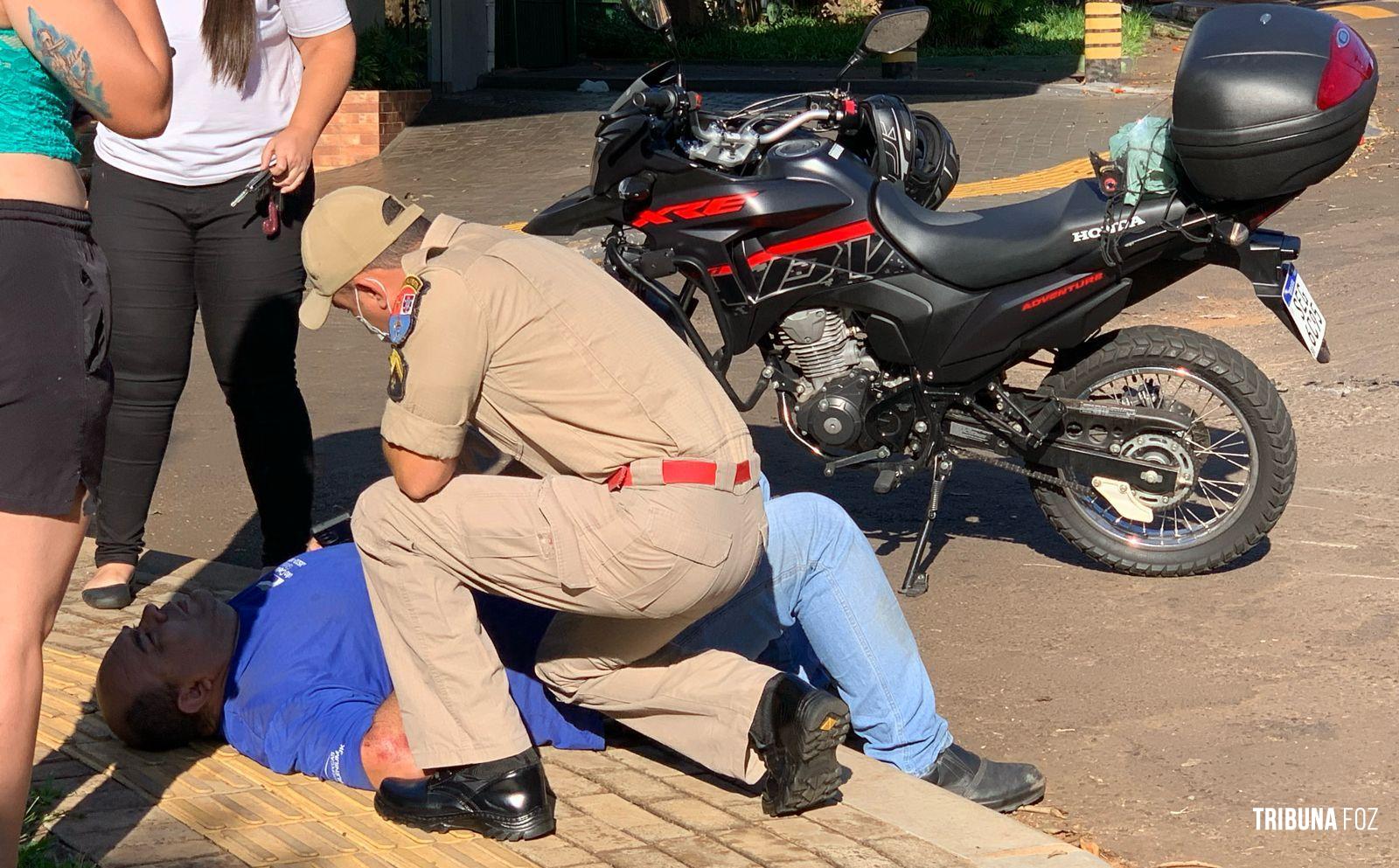 Motociclista é socorrido pelo Siate após colisão na Vila Claudia