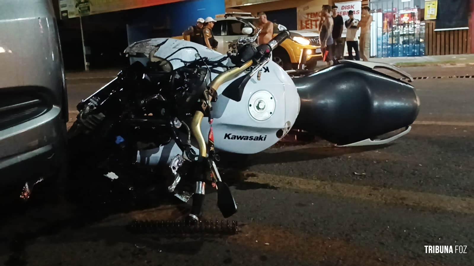 Motociclista é socorrido pelo Siate na Av. Morenitas Motociclista é socorrido pelo Siate na Av. Morenitas