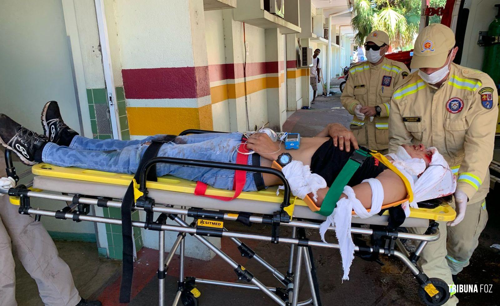 Motociclista fica gravemente ferido após colidir contra um poste no Bairro Morumbi