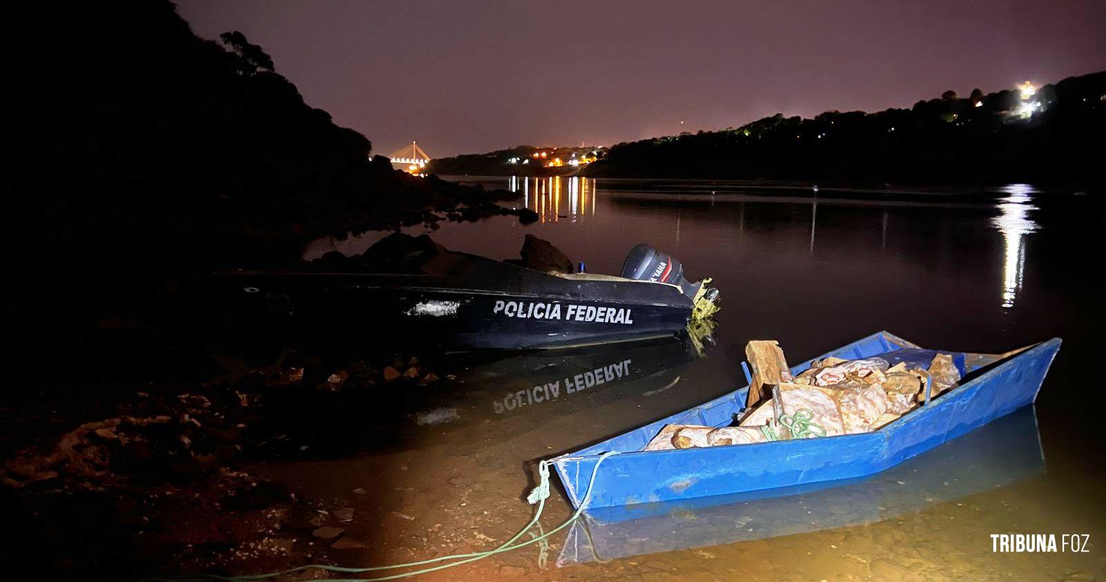 PF e Exército apreendem barco com peças automotivas  e caixas de alimentos descaminhadas no Rio Paraná