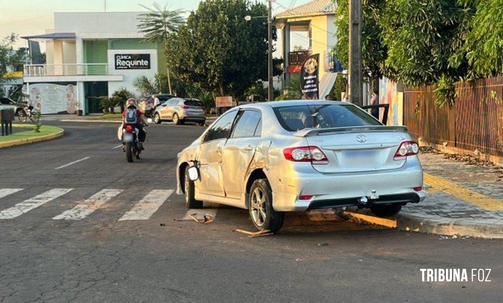 Acidente de trânsito envolvendo carro e caminhão sem vítimas é registrado no centro de Santa Helena