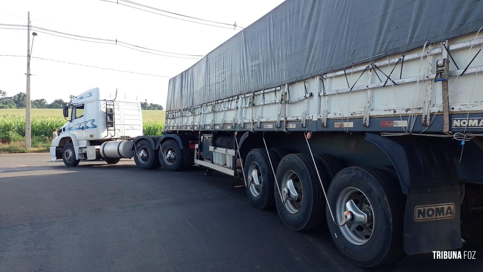 Carreta com problemas mecânico interdita a BR-277 na chegada de Foz do Iguaçu 