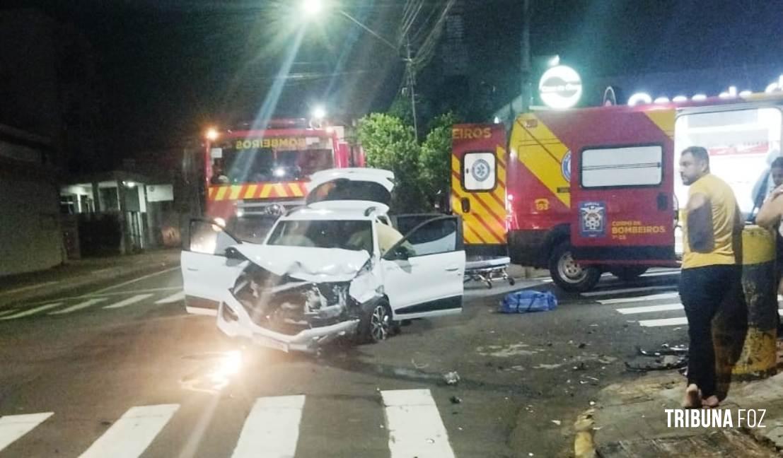 Colisão entre dois veículo mobiliza o Corpo de Bombeiros no centro de Foz