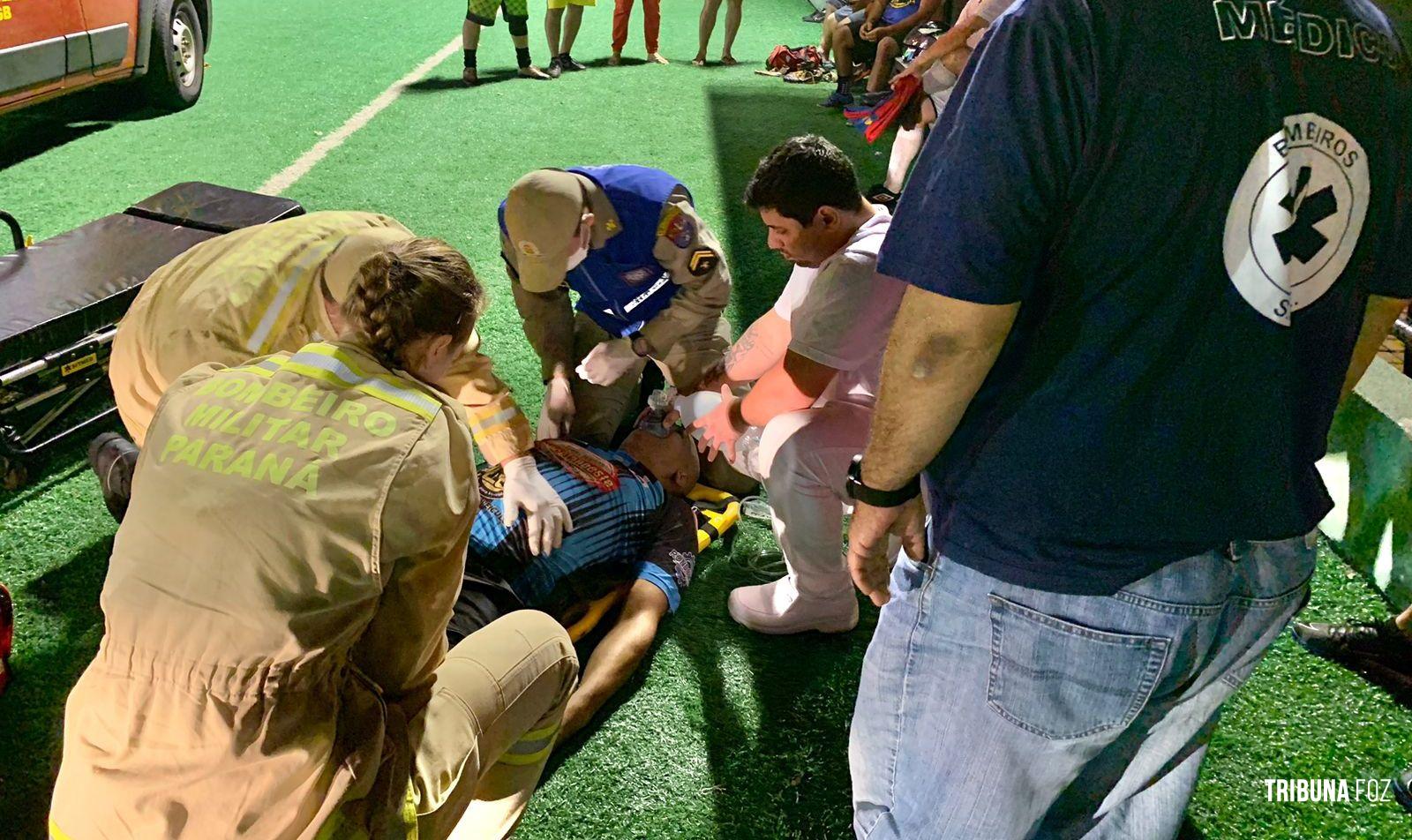 Homem tem mal súbito e morre durante partida de futebol no campo da Vila Borges