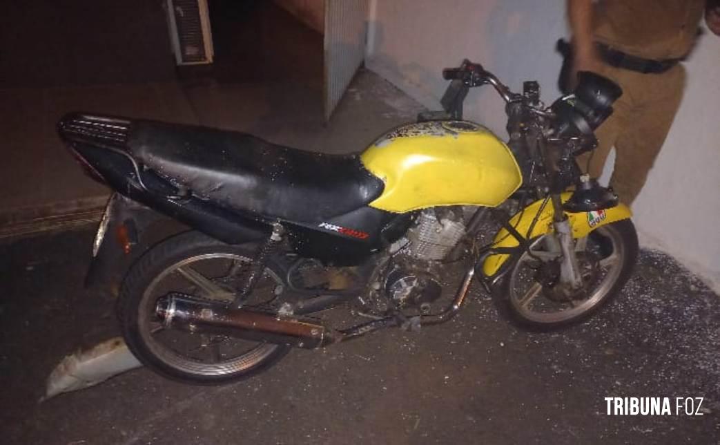 Policia Militar prende homem com moto recém furtada em flagrante no Bairro Campos do Iguaçu