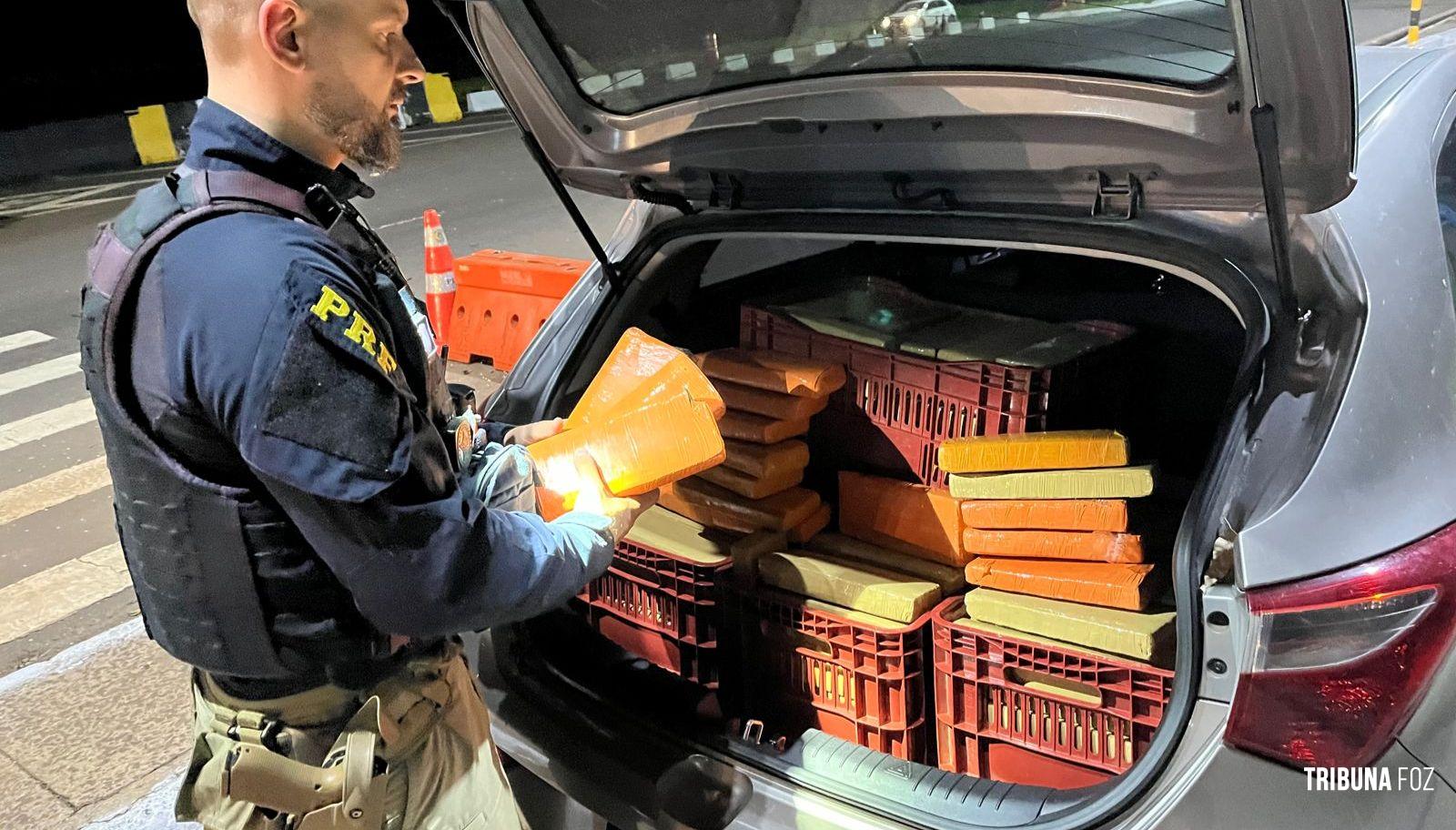 PRF prende condutor e apreende 142 Kg de maconha e 1,3 Kg de haxixe em carro furtado