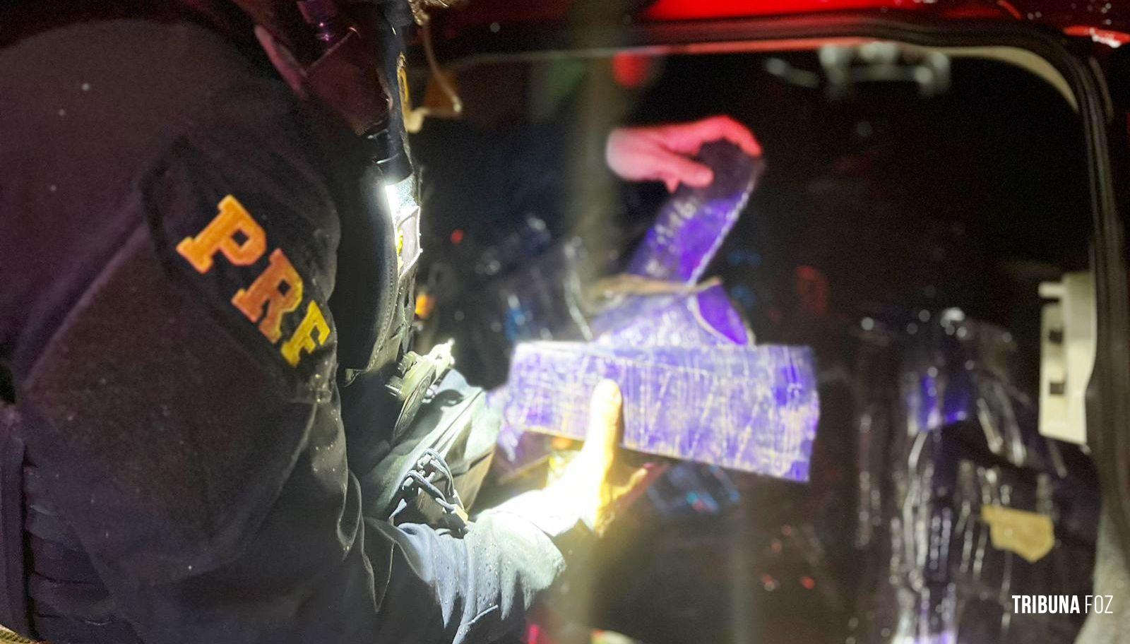 PRF prende condutor sem habilitação com 143 Kg de maconha