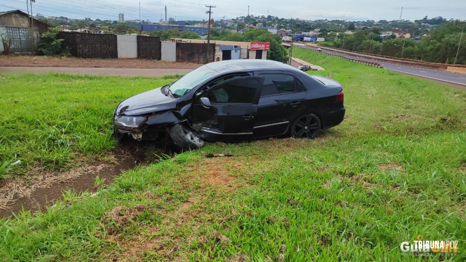 Veículo perde controle  na BR-277 após tentativa de ultrapassagem em São Miguel do Iguaçu