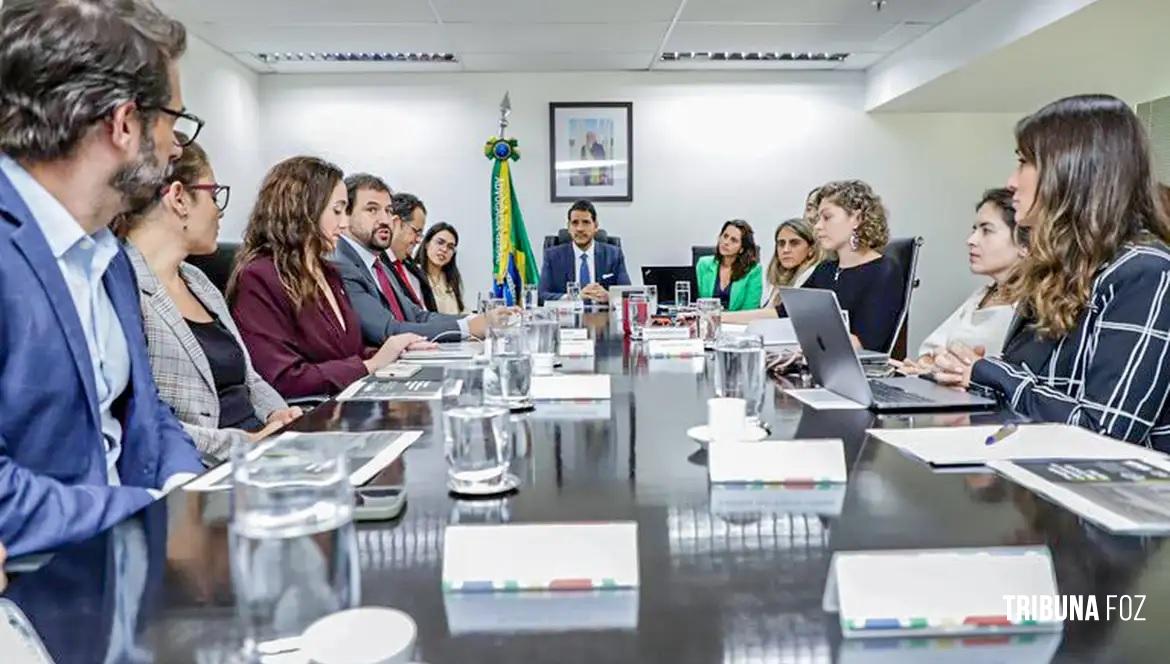 AGU anuncia acordo com plataforma para combater desinformação sobre RS