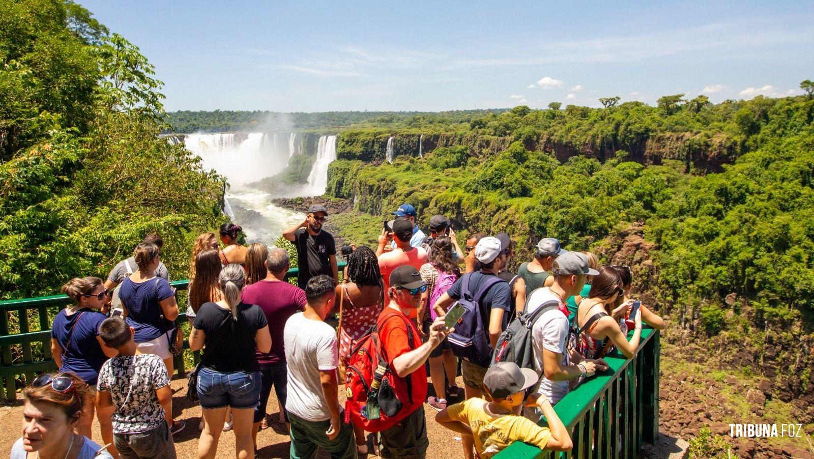 Aniversário de Santa Terezinha de Itaipu com cortesia para os moradores visitarem as Cataratas do Iguaçu