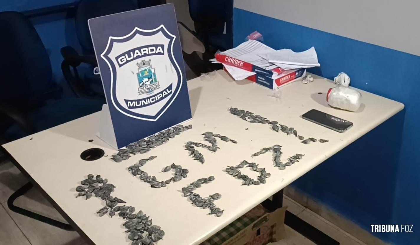 Guarda Municipal prende homem com 255 buchas de cocaína