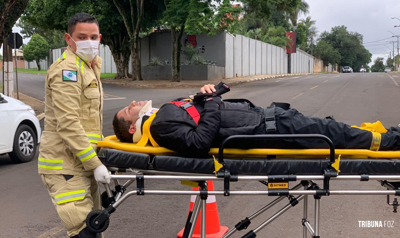 Motociclista é socorrido pelo Siate após colidir contra entulhos no Bervely Falls Park