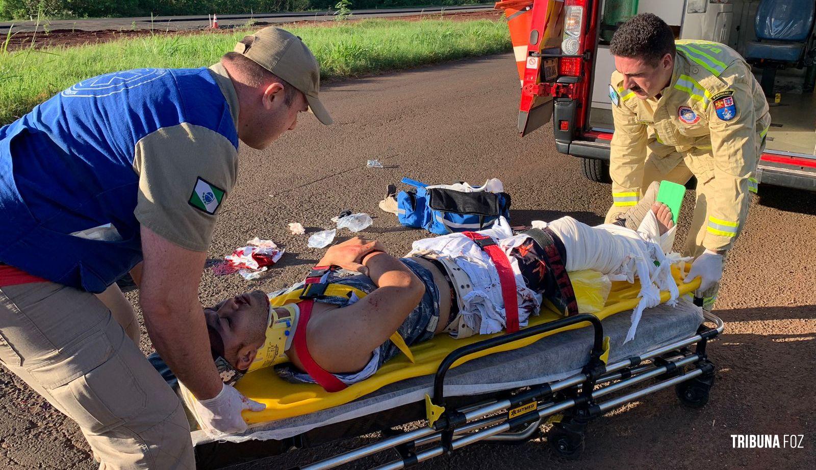 Motociclista é socorrido pelo Siate após colisão na Av. Perimetral Leste