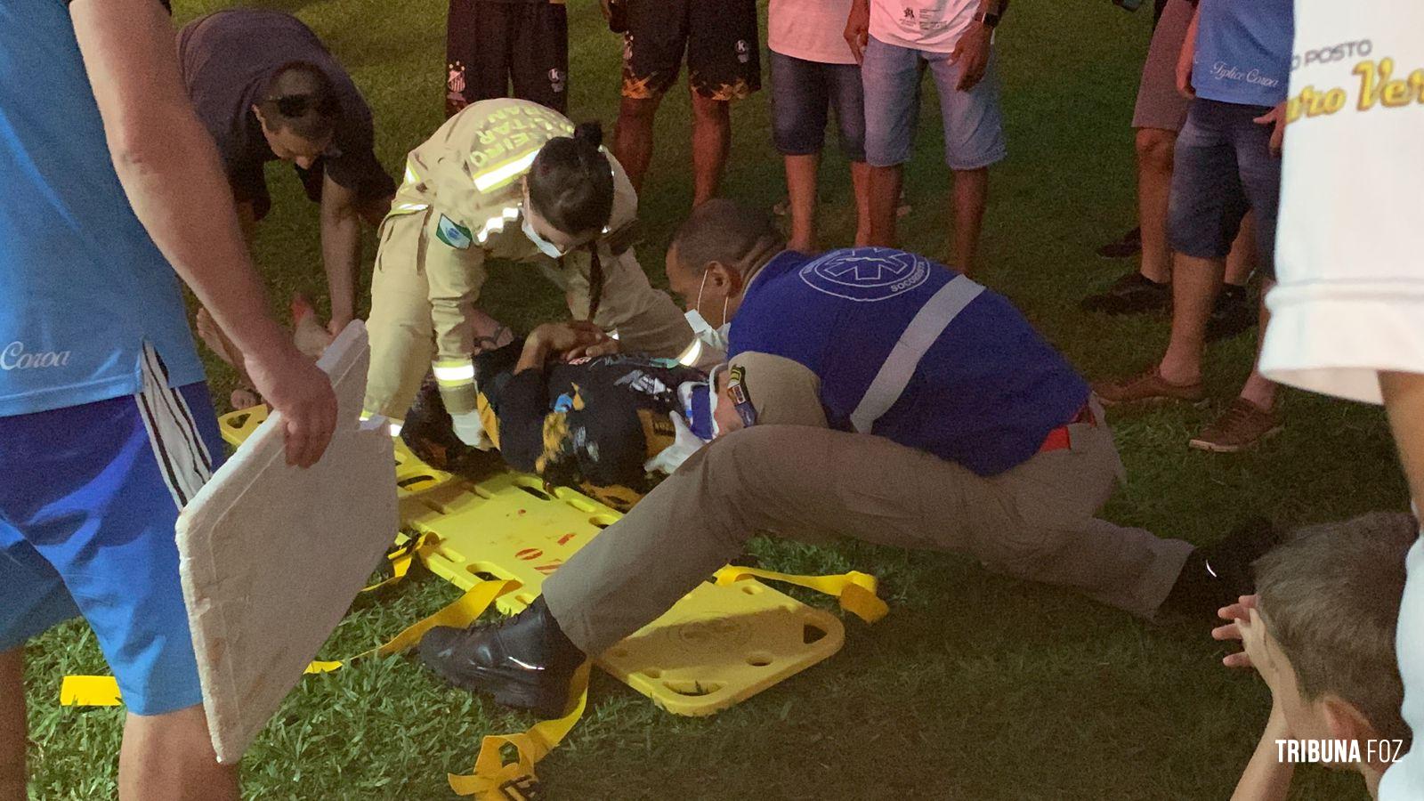 Siate socorre atleta no campo de futebol do Jardim Copacabana