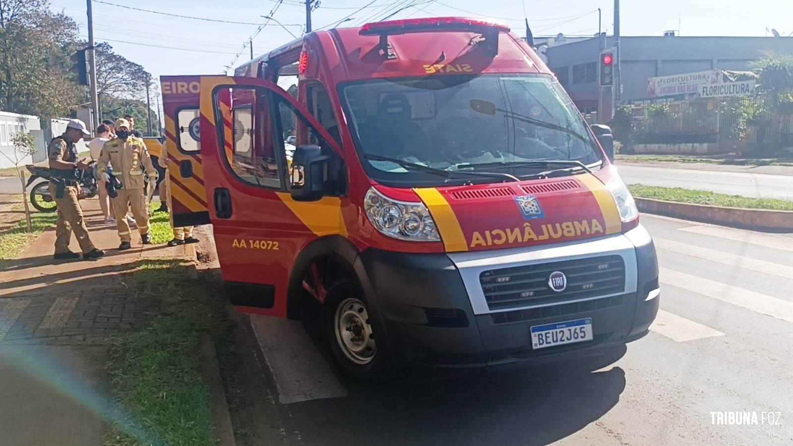 Motociclista é socorrido pelo Siate após colisão na Av. Felipe Wandscheer