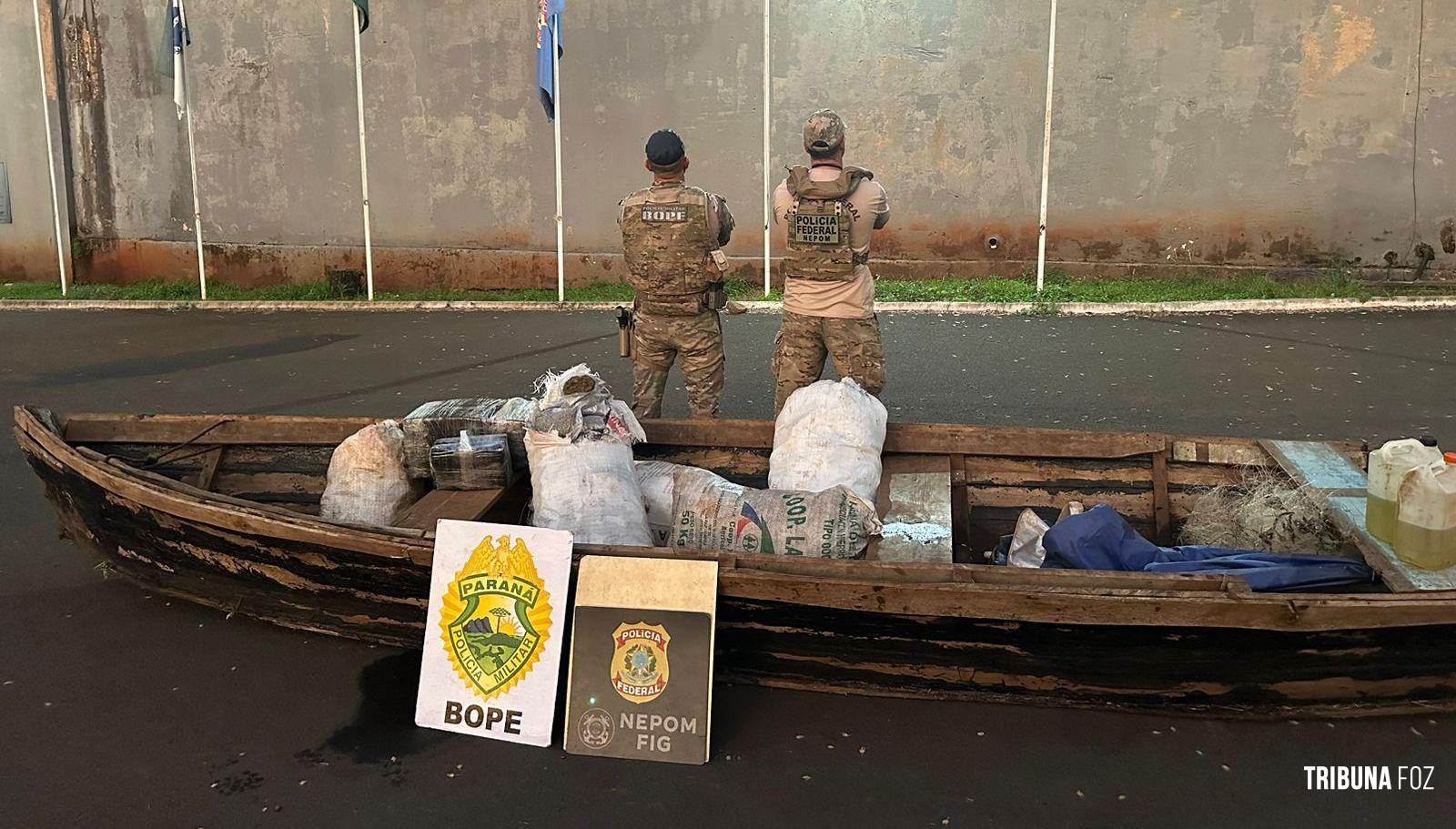 Policia Federal e Policia Militar apreendem embarcação com fardos de maconha no Rio Paraná