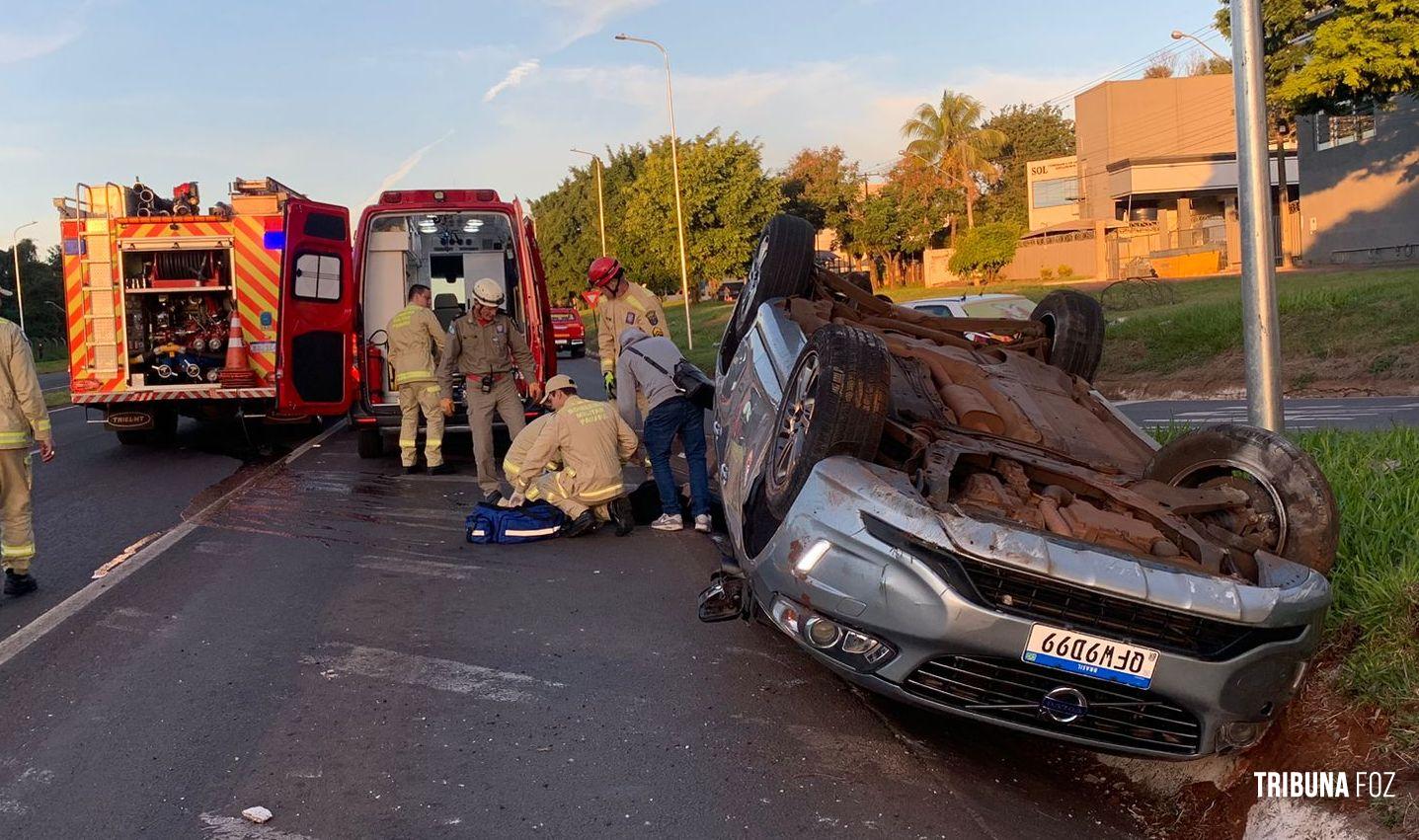 Um dos veículo mais seguros do mundo capota na BR-277 em Foz do Iguaçu