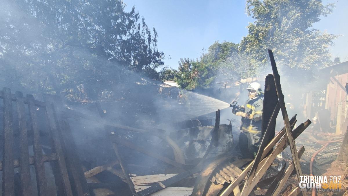 Incêndio atinge cinco residências em São Miguel do Iguaçu