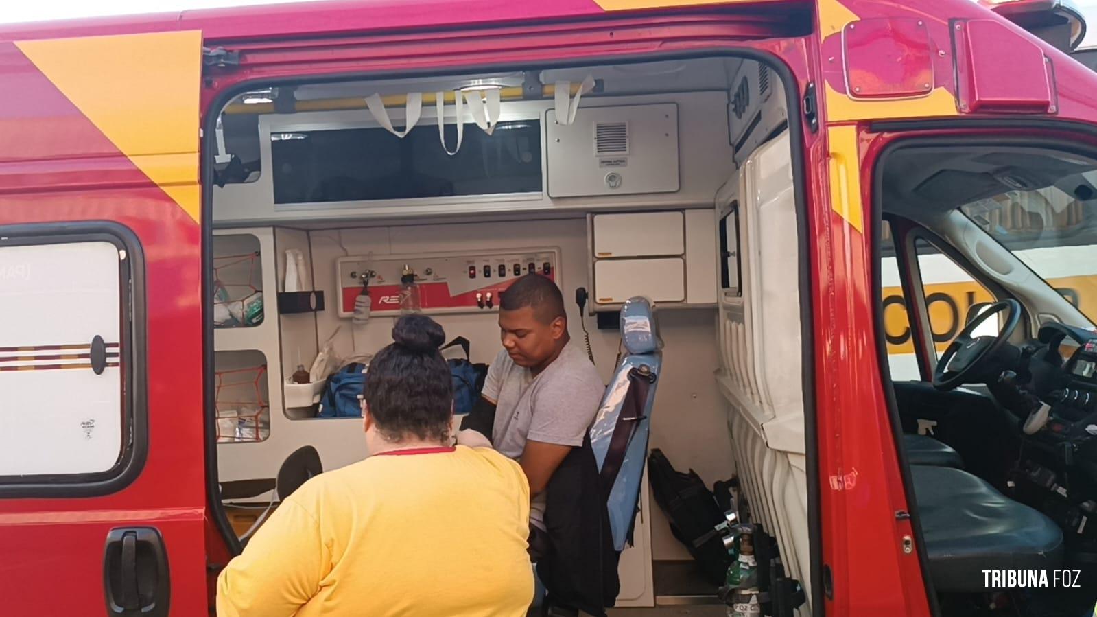 Motociclista é socorrido pelo Siate após colisão na Av. República Argentina