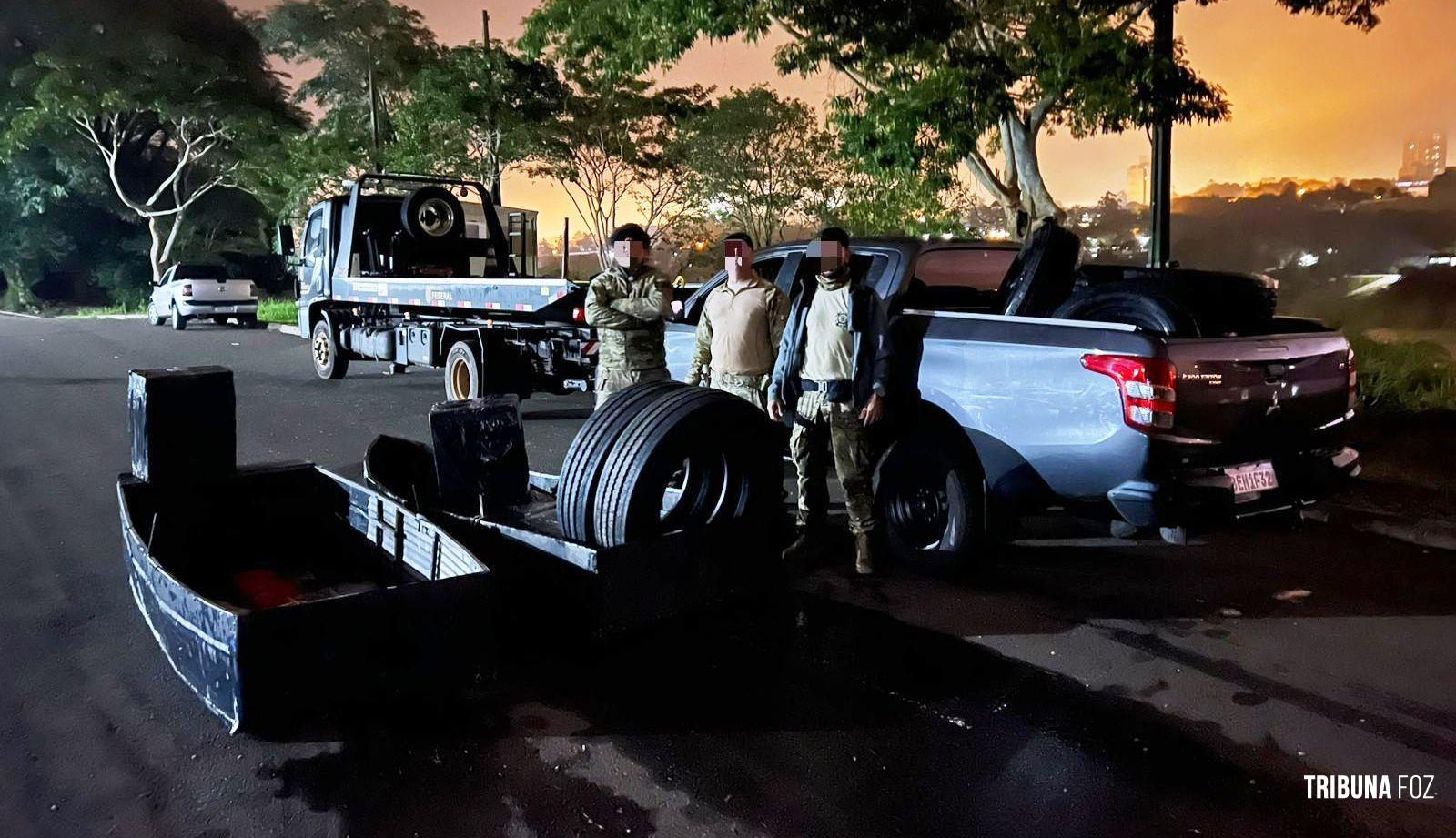 Policia Federal apreende dois barcos com mercadorias contrabandeadas do Paraguai no Rio Paraná