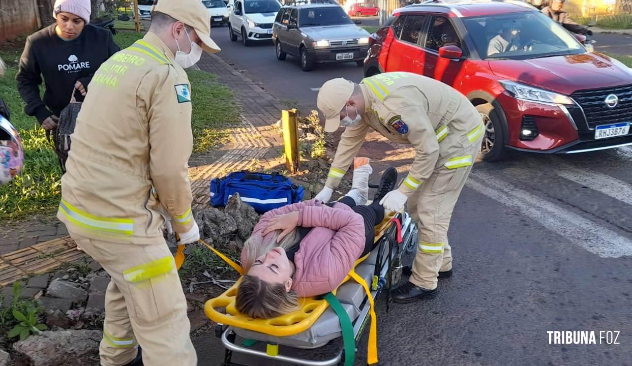 Motociclista é socorrida pelo Siate após colisão na Vila Yolanda