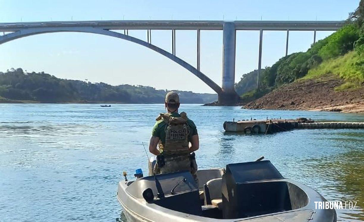 Policia Federal resgata corpo de um indivíduo que boiava no Rio Paraná