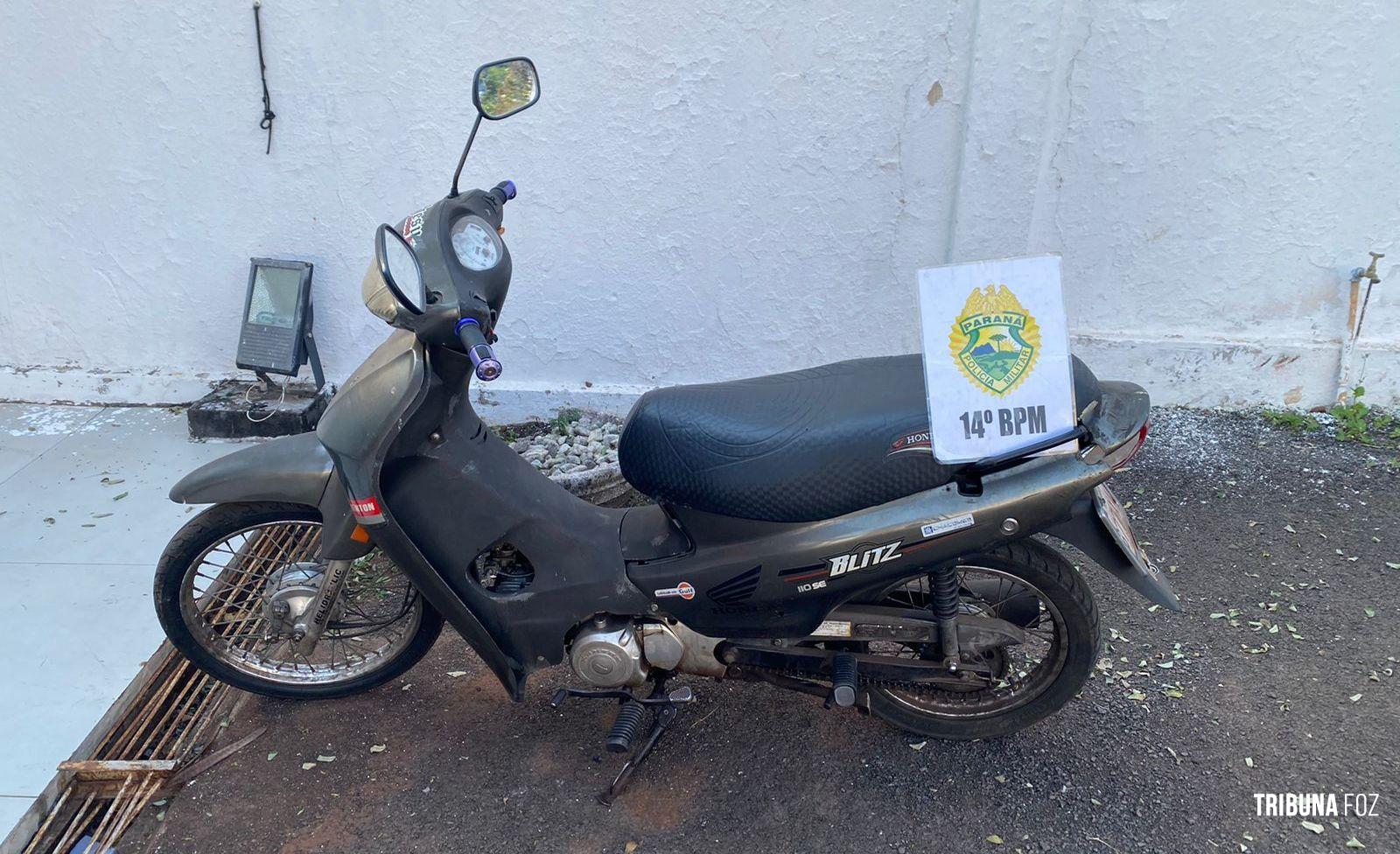 Policia Militar prende motociclista com motoneta furtada na Favela do Bolo