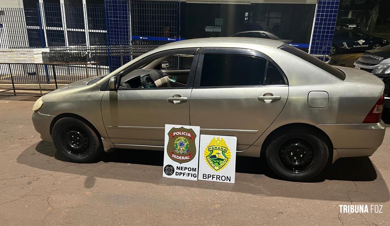 Policia Federal e PMPR apreendem fardos de mercadorias contrabandeadas em veículo próximo a Ponte da Amizade