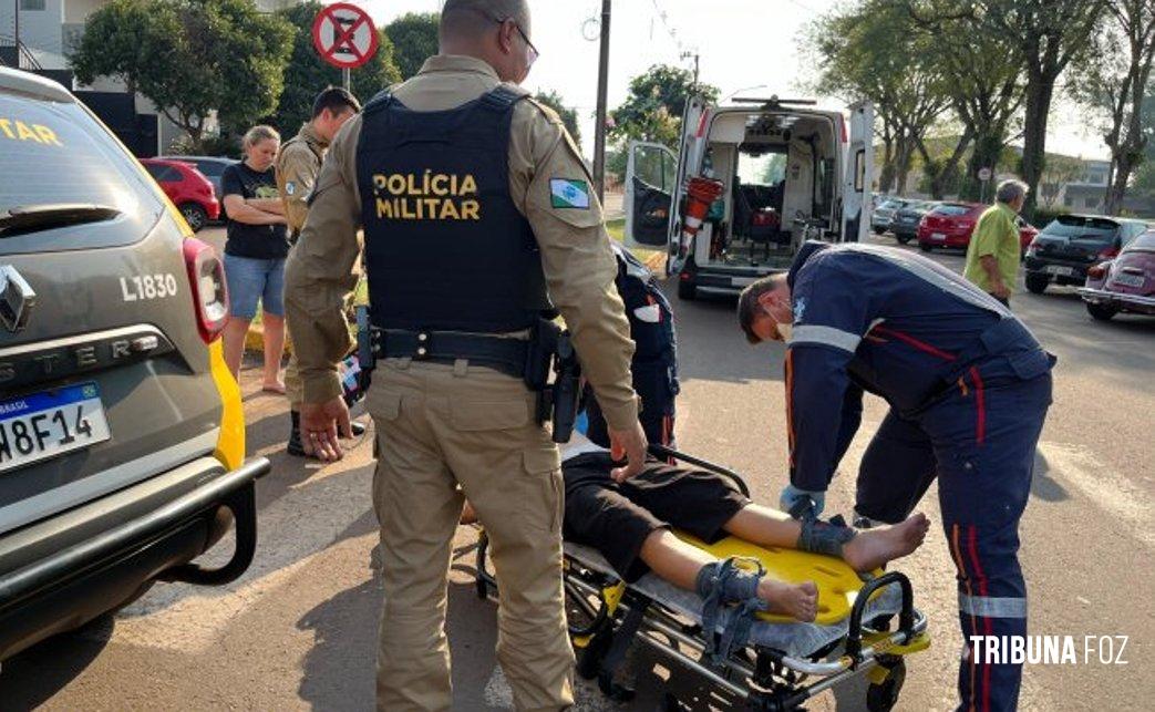 Rapaz em surto é contido após atacar pedestres e danificar veículo no centro de Santa Helena