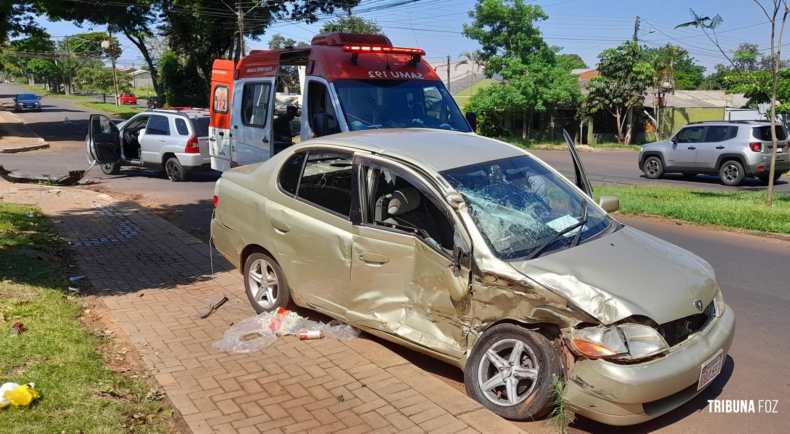 Condutora é socorrida pelo SAMU após colisão no Jardim Eliza II