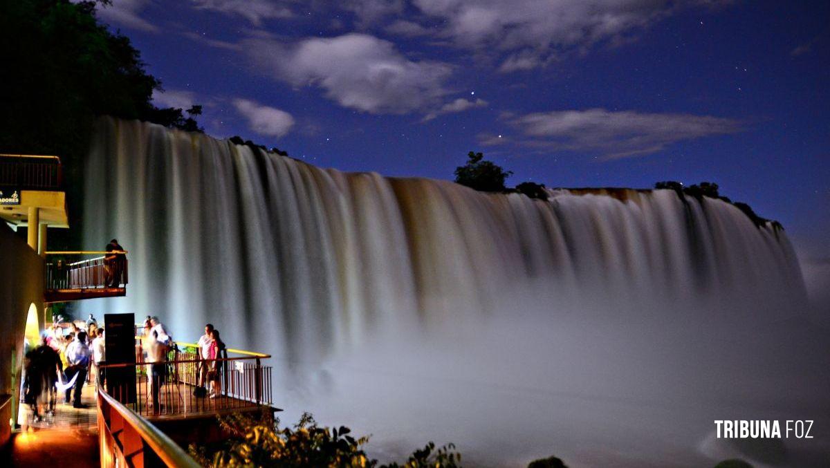 Passeio noturno nas Cataratas do Iguaçu será sob lua cheia neste sábado, 19 de outubro