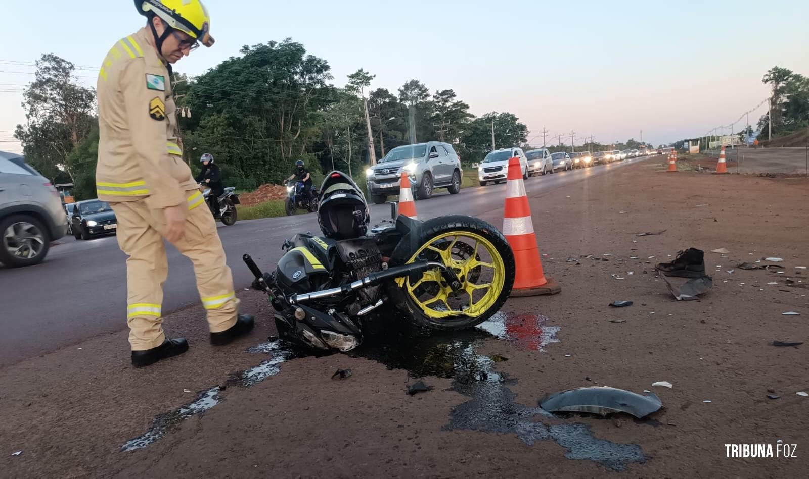 Motociclista fica gravemente ferido após colisão na Av. das Cataratas