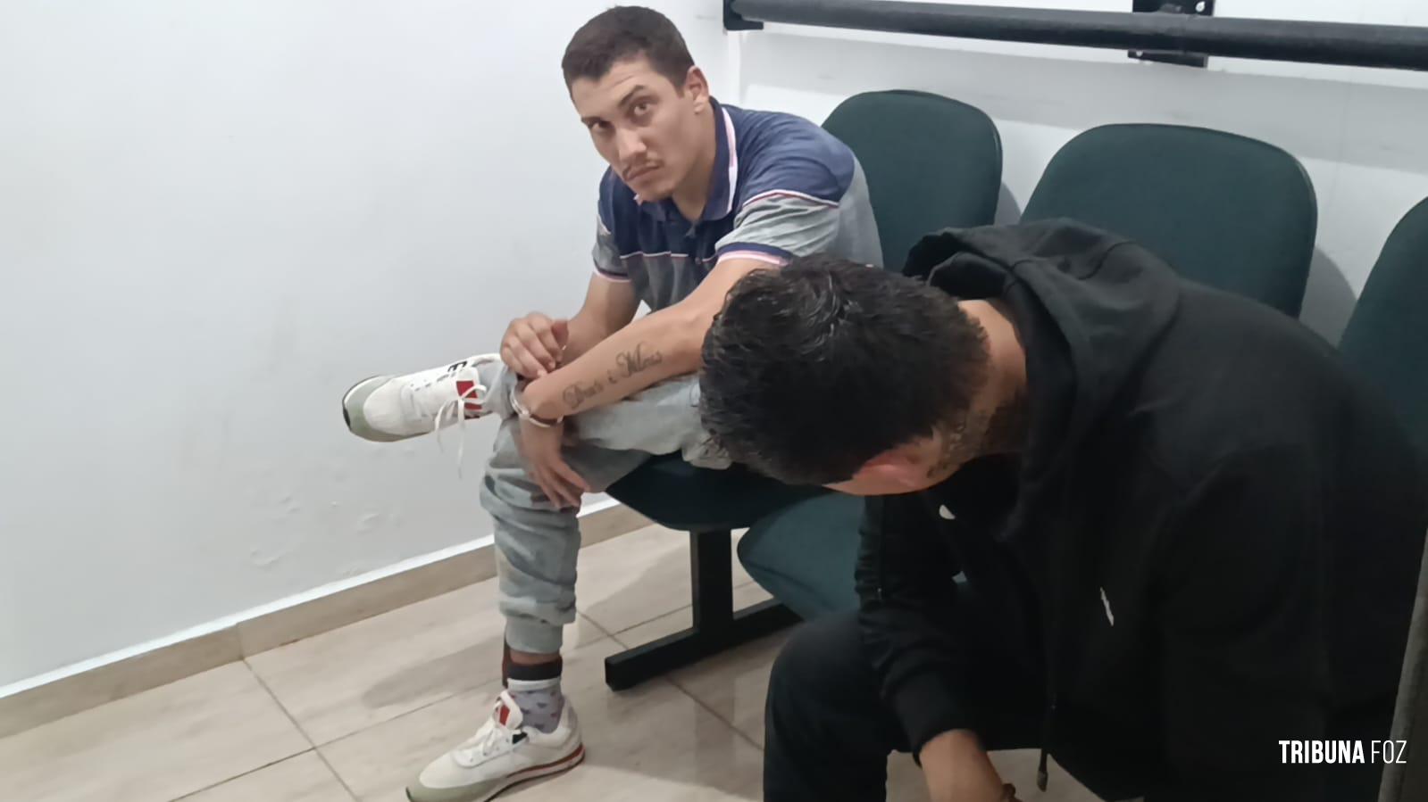 PM prende dois homens no Bairro Porto Meira que haviam roubado veículo em Medianeira PM prende dois homens no Bairro Porto Meira que haviam roubado veículo em Medianeira
