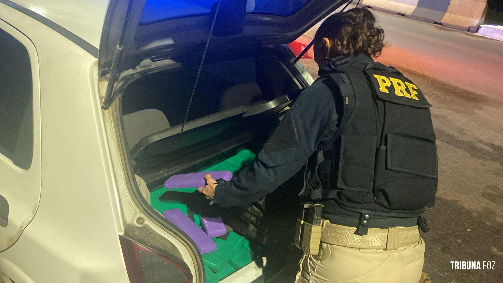 PRF prende casal de jovens que transportava maconha e arma em Céu Azul