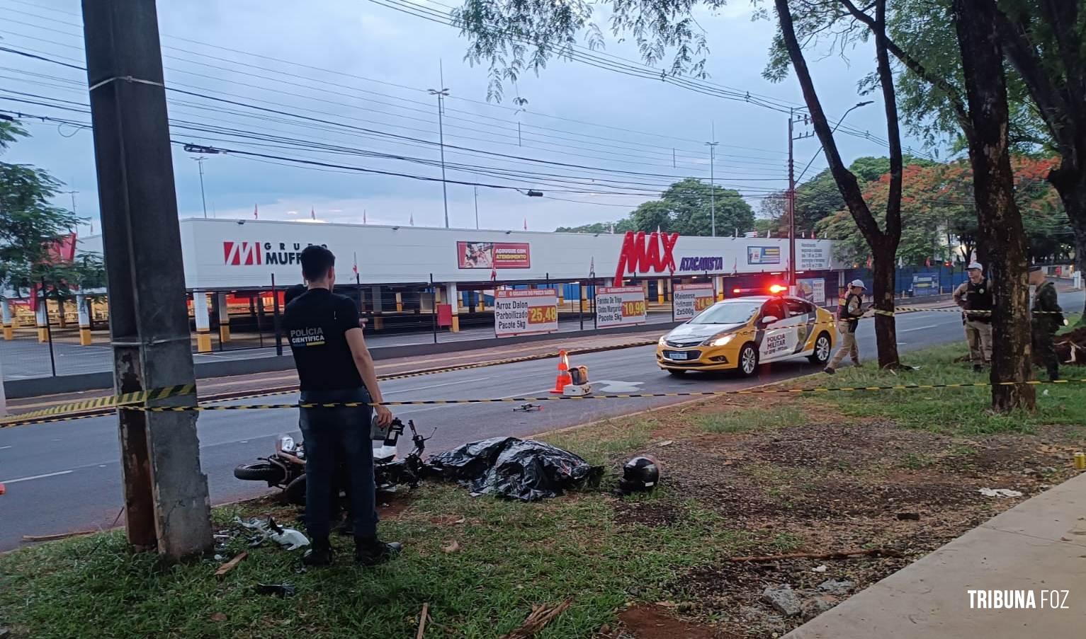 Soldado do Exército morre após colidir moto contra um poste na Av. JK 