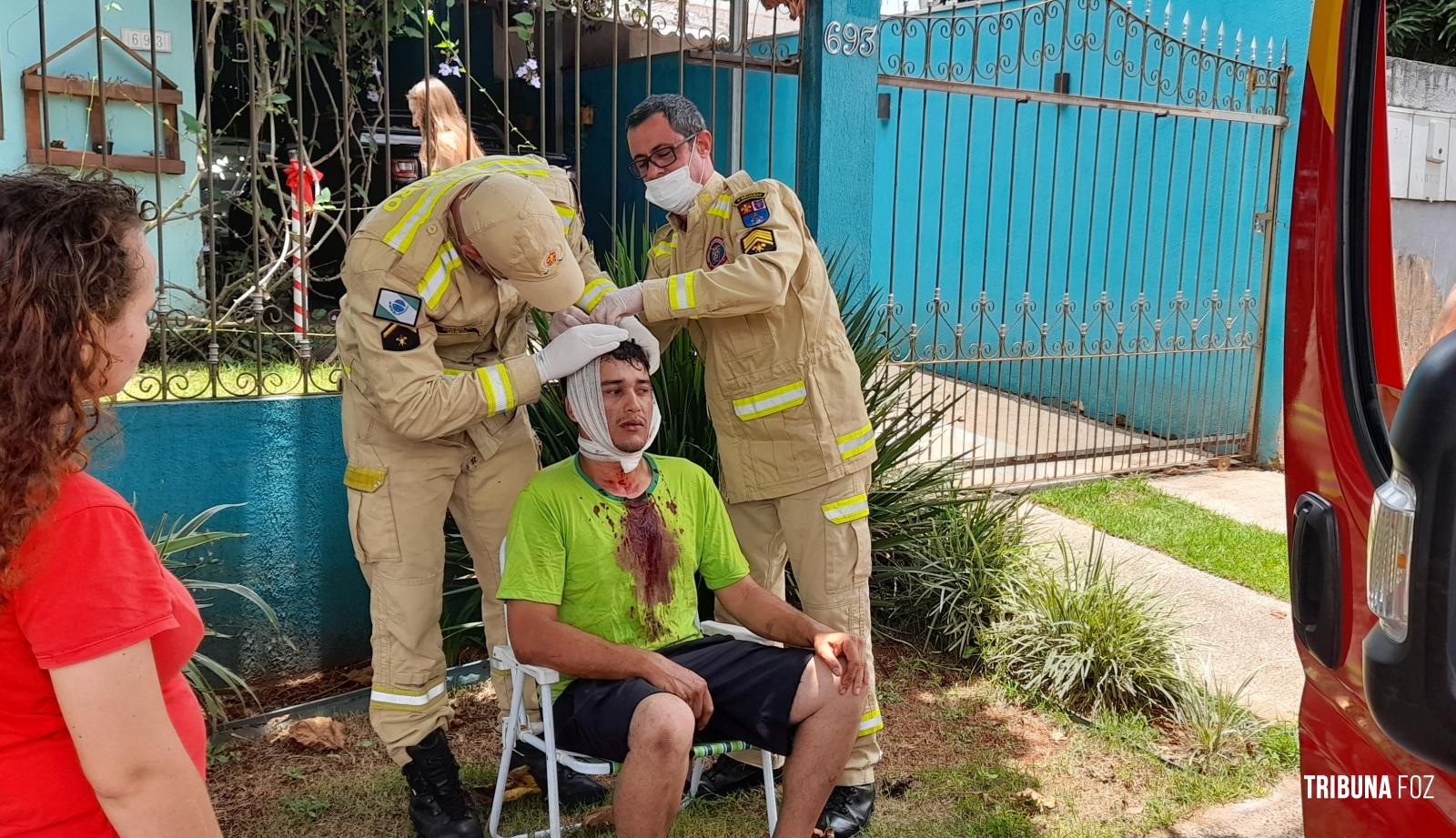 Após briga de casal, homem é socorrido pelo Siate com uma facada no pescoço