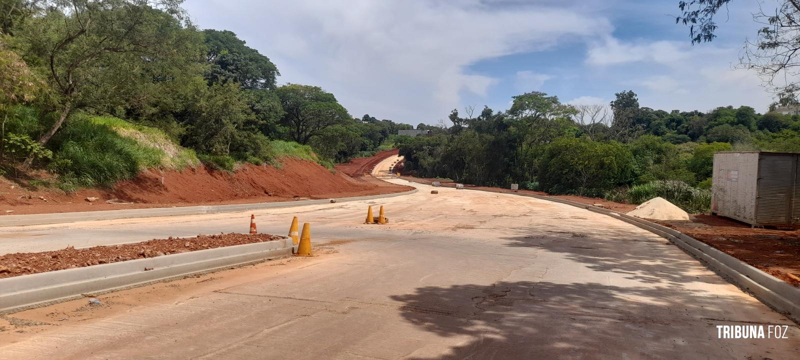 Em final de mandato, prefeito Chico Brasileiro faz iniciativa privada transformar avenida em rua