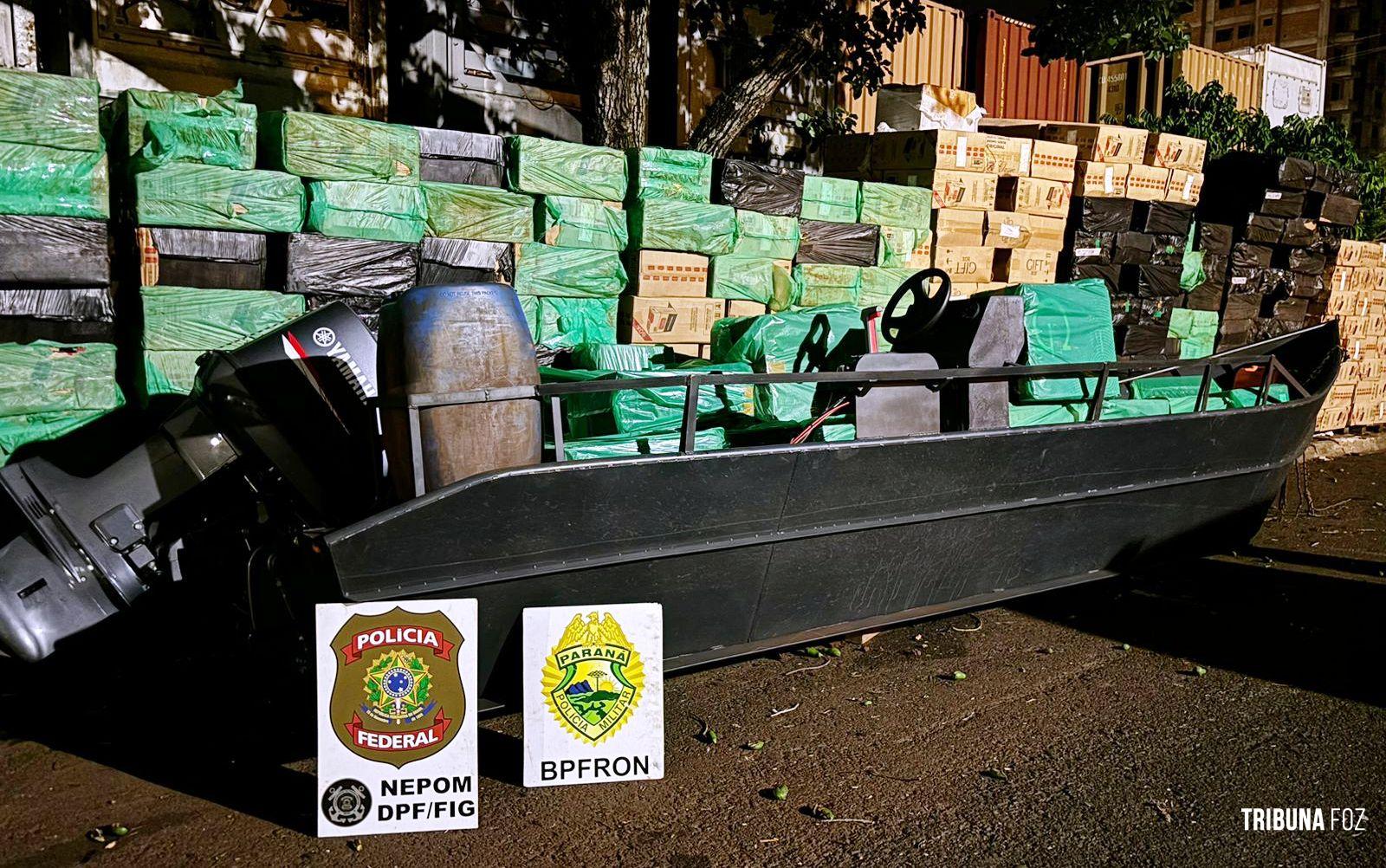 PF e PM apreendem embarcação com dezenas de caixas de cigarros contrabandeados PF e PM apreendem embarcação com dezenas de caixas de cigarros contrabandeados
