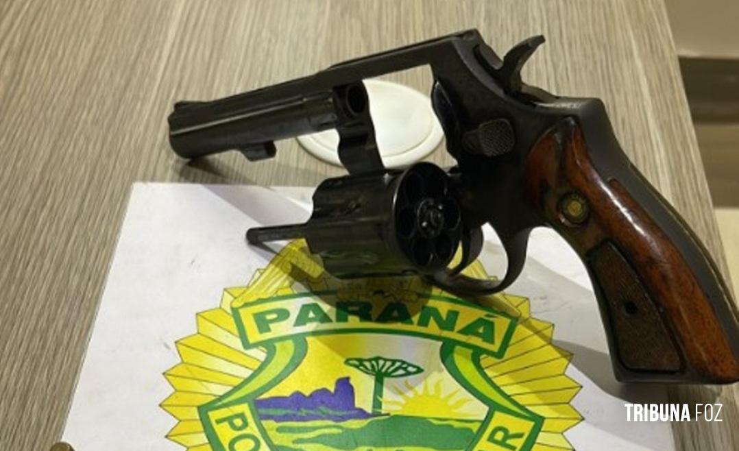 Polícia Militar apreende revolver 38 na cidade de Medianeira Polícia Militar apreende revolver 38 na cidade de Medianeira