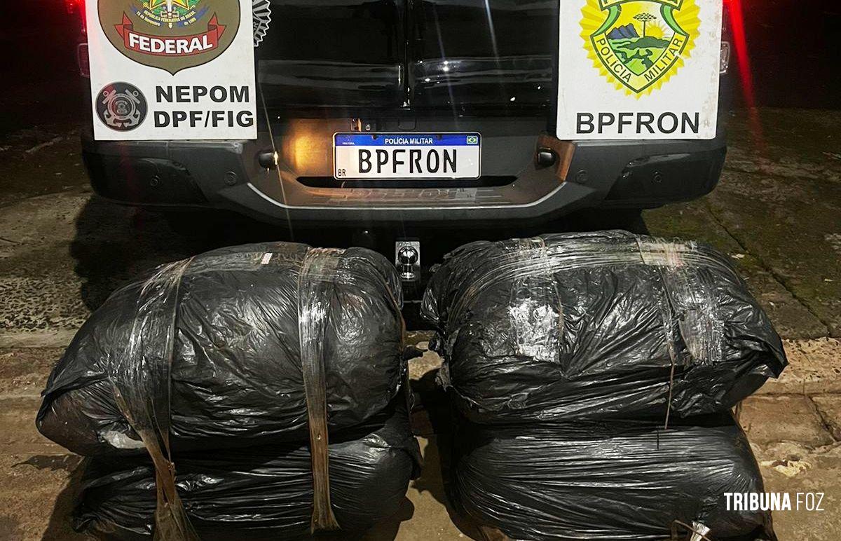 BPFRON e PF apreendem 45,6 Kg de maconha tipo capulho no "Porto do Lixão" em foz do Iguaçu BPFRON e PF apreendem 45,6 Kg de maconha tipo capulho no "Porto do Lixão" em foz do Iguaçu