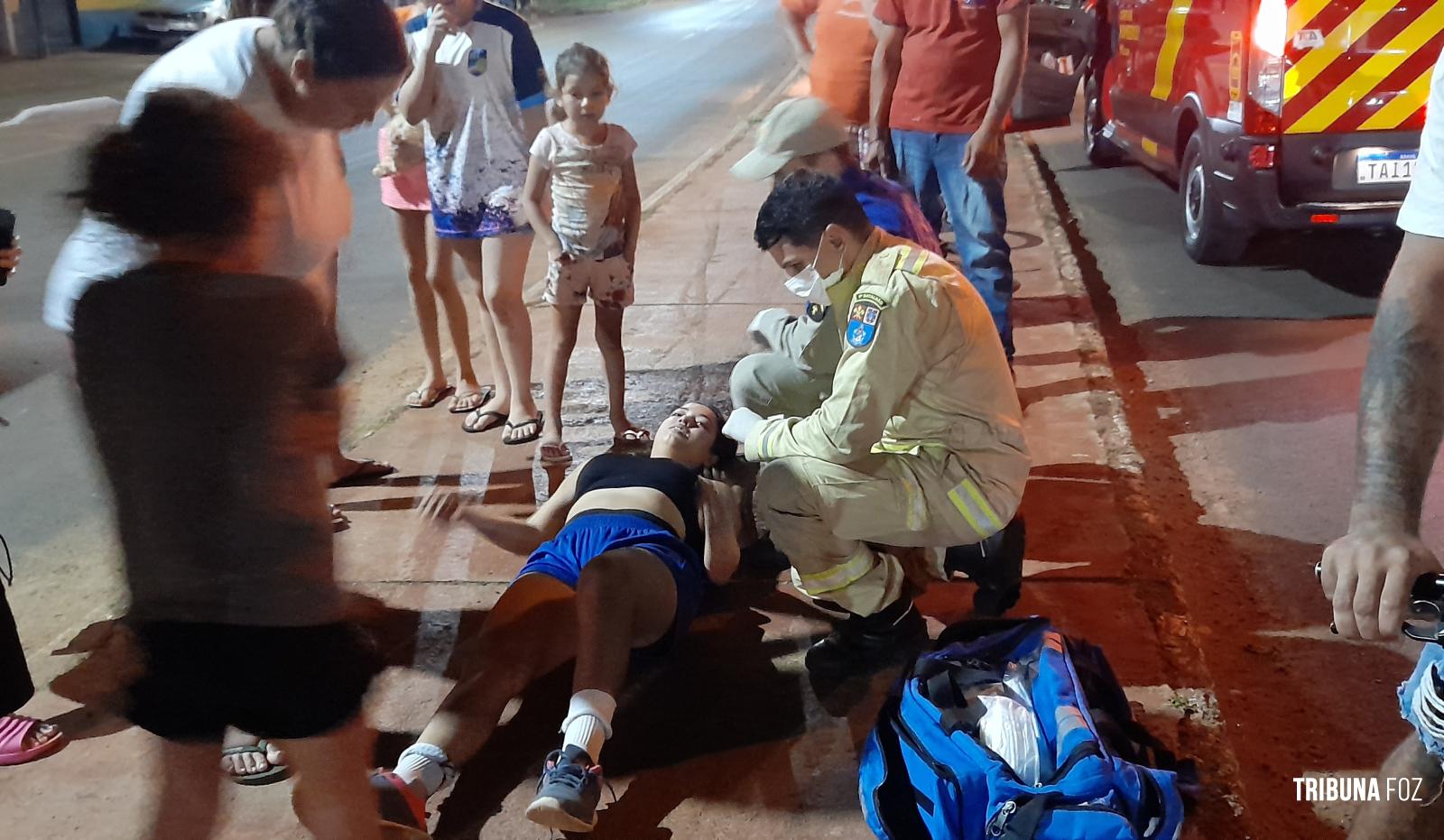Ciclista é socorrida pelo Siate após ser atropelada por um moto na Av. Morenitas Ciclista é socorrida pelo Siate após ser atropelada por um moto na Av. Morenitas