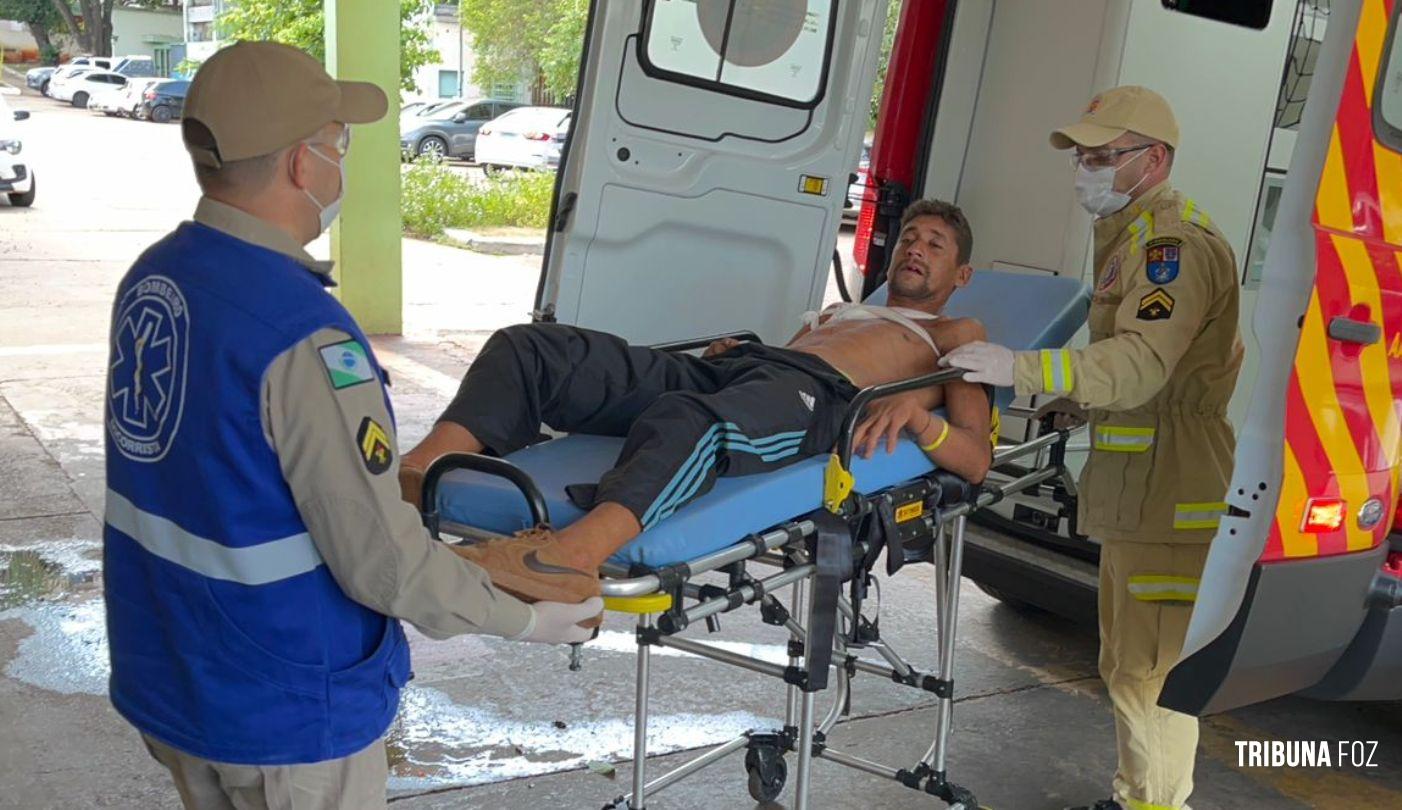 Homem embriagado é socorrido pelo Siate após levar uma facada na prainha de Três Lagoas